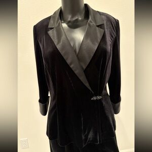 NWT Alex Evenings Black Velvet Stretch Jacket W/ Satin collar Size L